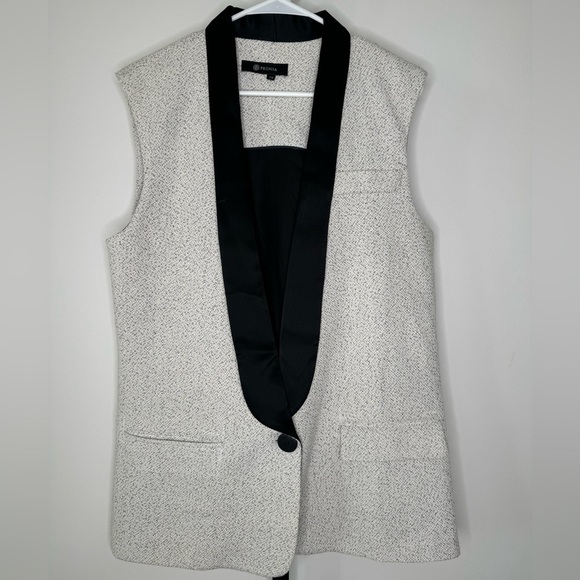 Peonia Wool Vest - Timeless Elegance and Cozy Warmth - Picture 1 of 5